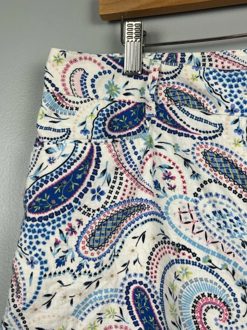 Talbots linen cotton blend paisley print flat front shorts, 12.
